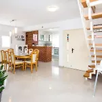 Cozy Nature House By Domljan Family 오미스